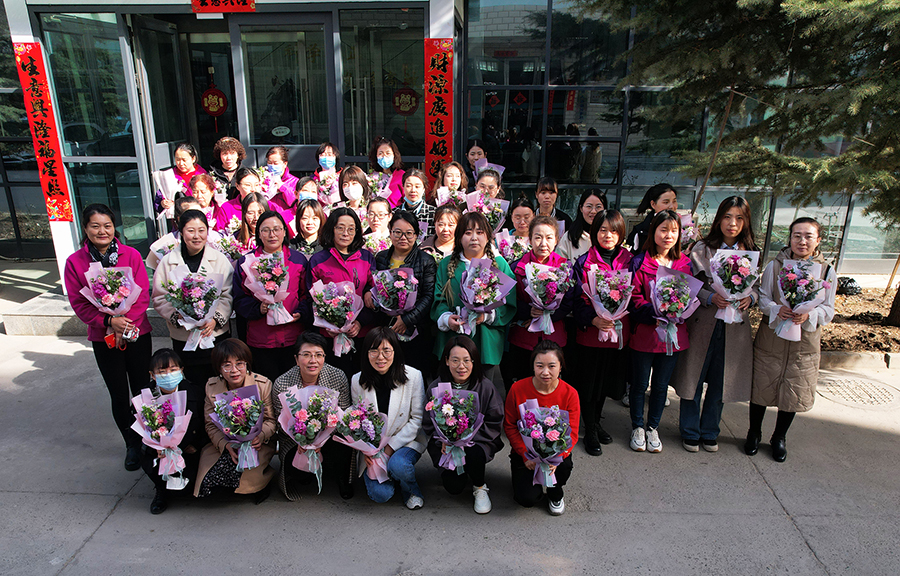三八婦女節(jié)，甘肅宏強(qiáng)檢測(cè)謹(jǐn)祝公司女士們事業(yè)有成，家庭幸福，青春永駐！